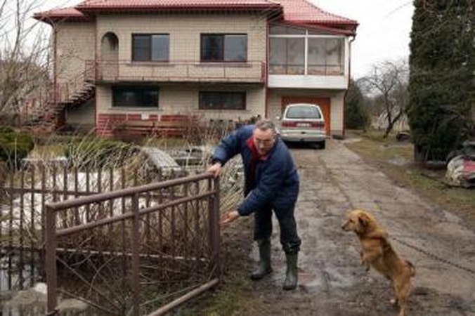 Apsėmė: Z.Stančiausko sklype vanduo iki vartelių vidurio pakilo per kelias valandas.