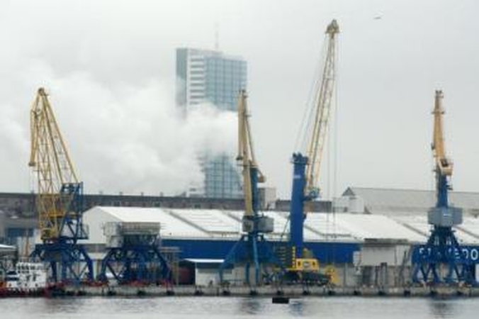 Gigantas: vienas didžiausių miestą teršiančių šaltinių – uostas ir jo veikla.
