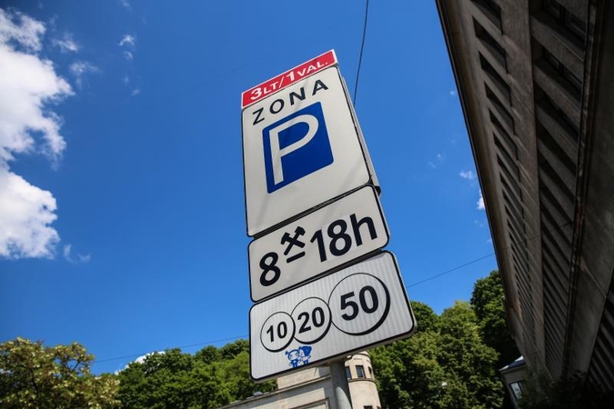Sankryžos ar įvažos nepanaikina stovėjimo zonos galiojimo