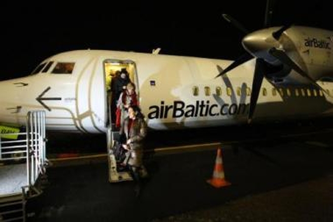 Paslaugos: trečiadienio vakarą Vilniuje turėję būti "Air Baltic" keleiviai Rygos oro uoste praleido visą naktį.