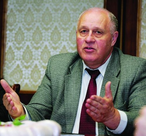 Ieškoma kandidatų į A.Šimkaus kėdę