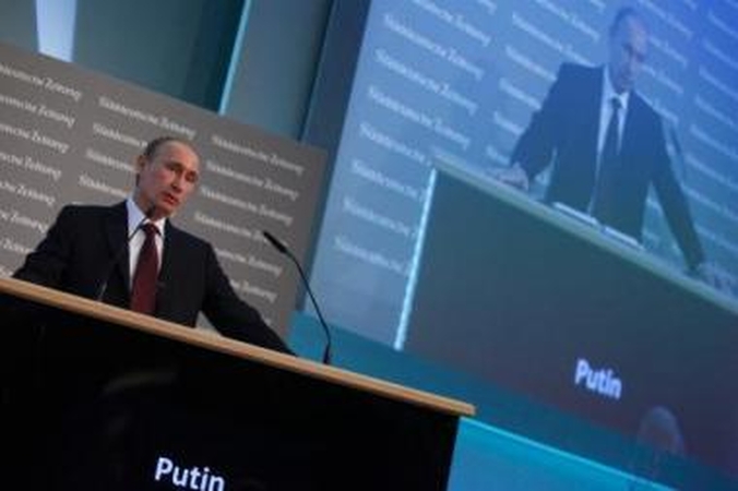 Bosas: "WikiLeaks" paviešintuose dokumentuose taip pat sakoma, jog buvęs Rusijos prezidentas V.Putinas pasirinko silpną įpėdinį, kad išsaugotų nusikalstamu būdu įgytus milijardus dolerių.