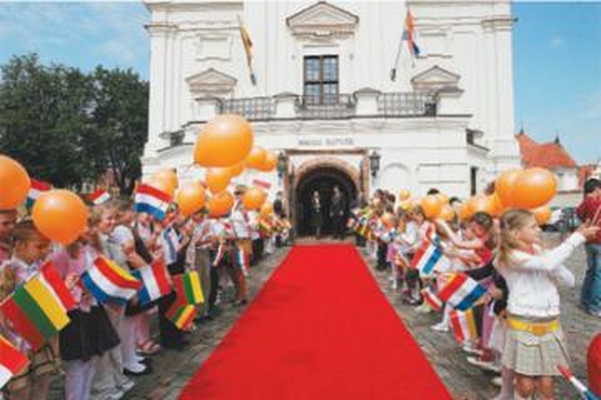 Paprastumas nustelbė karūnos spindesį