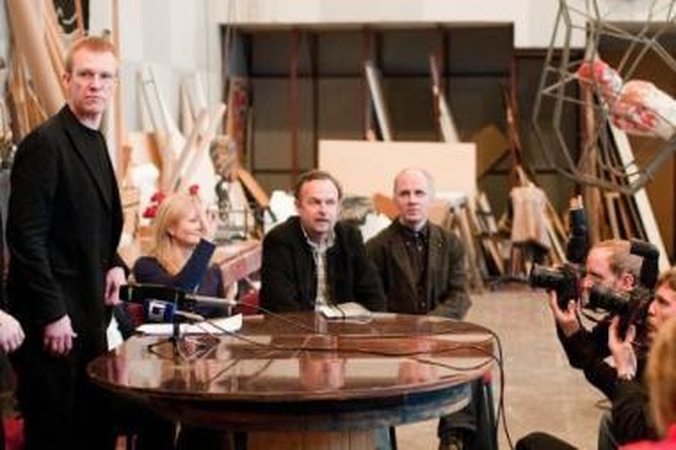 Padeda: dėl direktoriaus posto konkuravęs A.Liuga dabar teatre dirba visuomeniniais pagrindais.