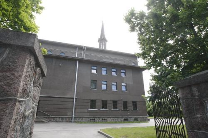 Prie bažnyčios – parapijos namai