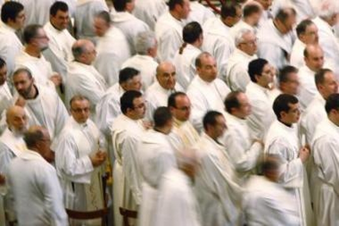 Nepageidaujami: po Bažnyčią sukrėtusių pedofilijos skandalų Vatikanas stengiasi dar prie seminarijų slenksčio užtrenkti duris ne tik iškrypėliams, bet ir gėjams.