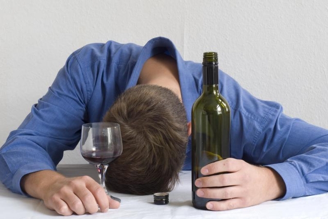 Tarp anoniminių alkoholikų – direktoriai ir valkatos