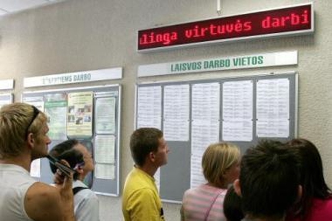 Problema: susirasti darbą pagal specialybę tik ką mokslus baigusiems žmonėms šiandien beveik neįmanoma.