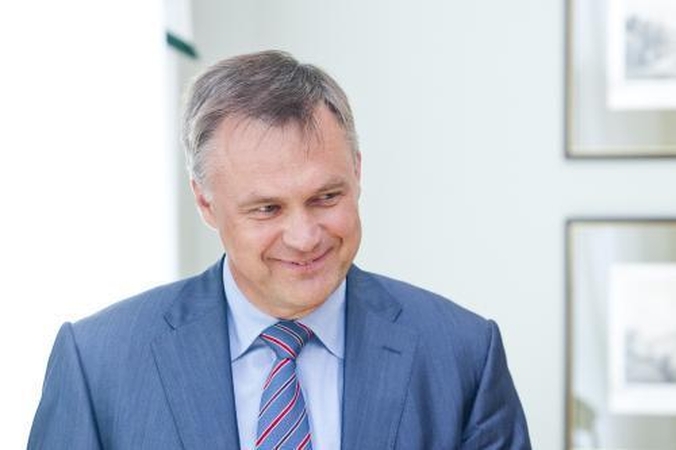Dirbti ranka rankon dar nepavyksta