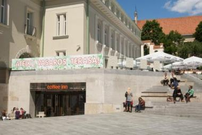 Tradicijos: prekybos centro "Gedimino 9" laiptai ne vienam asocijuojasi su garsiaisiais Ispanijos laiptais Romoje. Čia jau pamėgo būriuotis jaunimas. Radijo stoties "Opus 3" pradedami rengti...