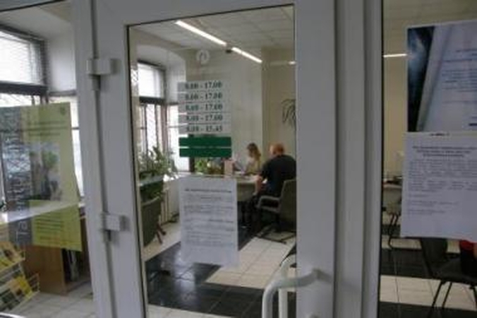 Krizė: šiemet darbo biržų durys neužsiveria, kas savaitę į jas pasibeldžia po 7–8 tūkst. naujų bedarbių.