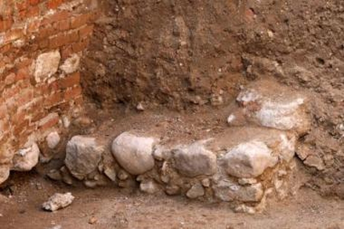 Fragmentas: kaip atrodė pirmosios pilies bokštas, archeologai žada pasakyti visiškai atkasę mūro likučius.