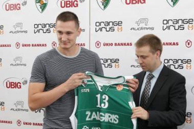Didžiausias P.Motiejūno (dešinėje) pastangų įvertinimas tarpsezoniu – į "Žalgirį" sugrąžintas P.Jankūnas.