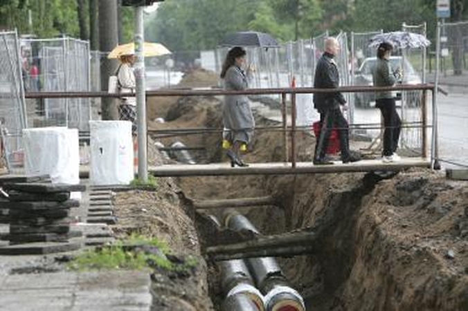 "Kauno energijos" užsakymu A.Juozapavičiaus pr. tiesiama nauja šiluminė trasa.