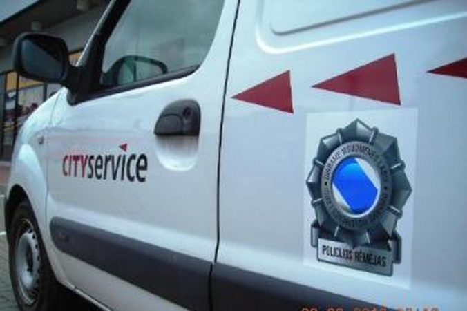 Pagalba: "City Service" darbuotojai tapo policijos pagalbininkais.