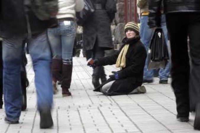 Tuščias skrandis ir žlugę "oranžiniai" idealai