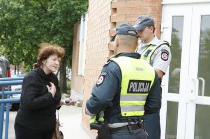 Kova: dėl teisės laidoti pusbrolį kovojanti A.Globienė vakar į ligoninės Patologijos skyrių iškvietė policiją.