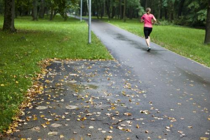 Kodėl Ąžuolyno parke nėra   suoliukų?   