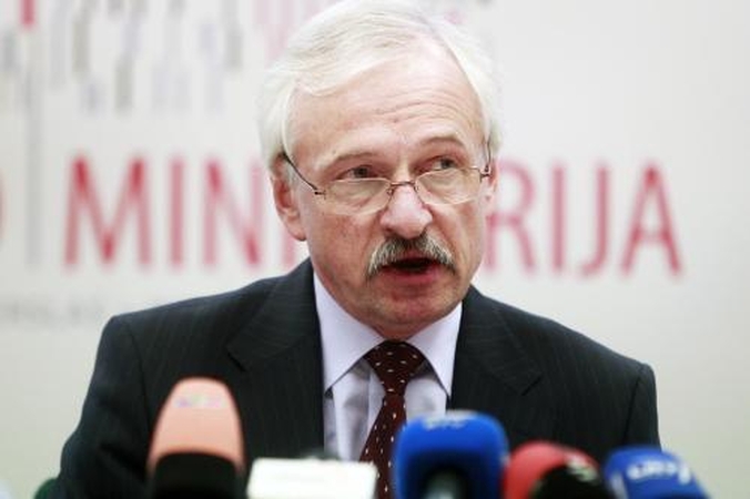 E.Gustas atsargesnis už pirmtakę