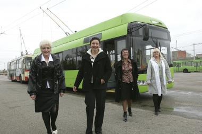 Kodėl troleibusus vairuoja moterys? 