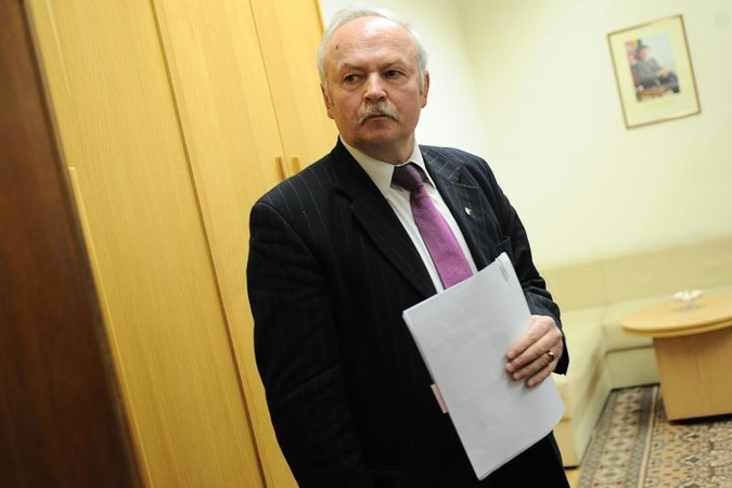 Įtampa savivaldybėje: konservatoriai reikalauja V. Molio galvos