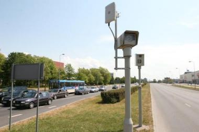 Greičio matuokliai - tik mašinoms, bet ne motociklams 