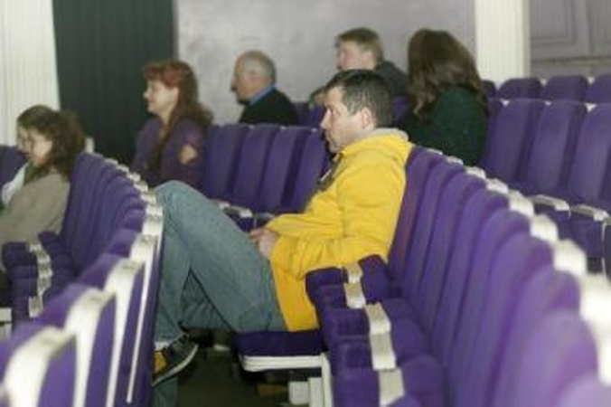 Kas stipresnis: krizė ar teatras?