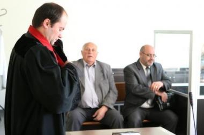 Pozicija: kaltinimą byloje palaikantis prokuroras V.Gulenkovas ketina pats gauti dokumentus apie A.Šimkaus šeiminę padėtį.