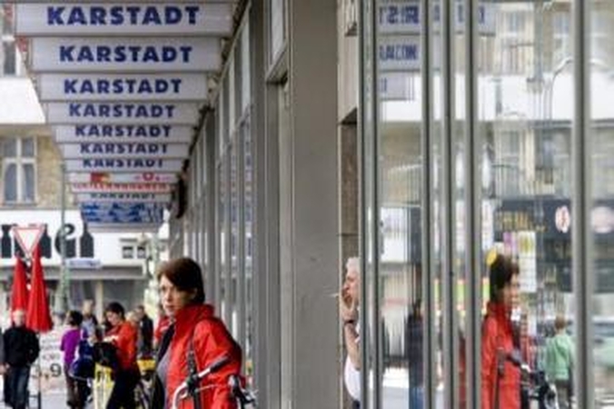 Apleido: "Karstadt" tinklo, kuriam priklauso 123 prekybos centrai visoje šalyje, darbuotojai surengė ne vieną streiką didžiuosiuose miestuose, tačiau jų argumentai politikų neįtikino.