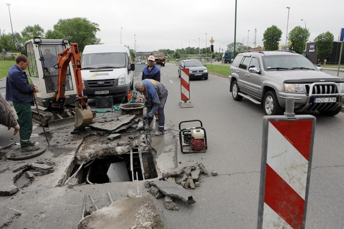 Liepų gatvėje             atsivėrė smegduobė