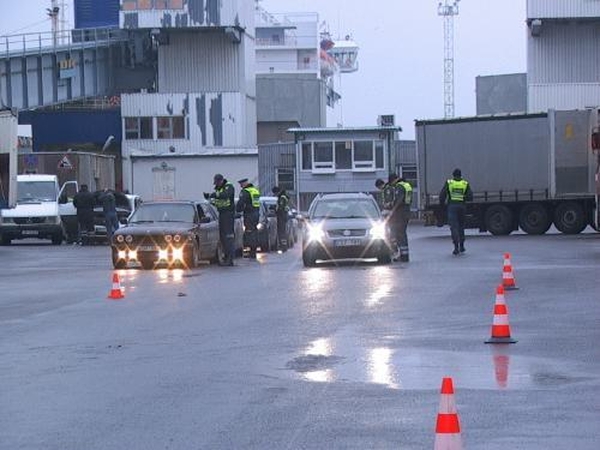 Į automobilį – nuo užstalės