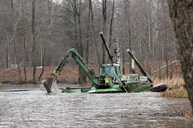 Uostamiesčio valdžios dovana – 880 sunkvežimių dumblo
