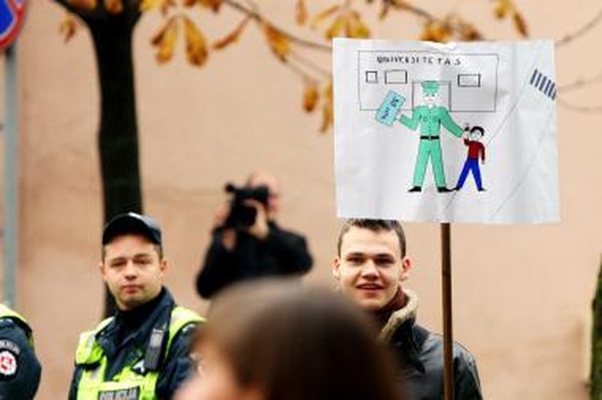Studentams 50 metrų – neįveikiamas atstumas