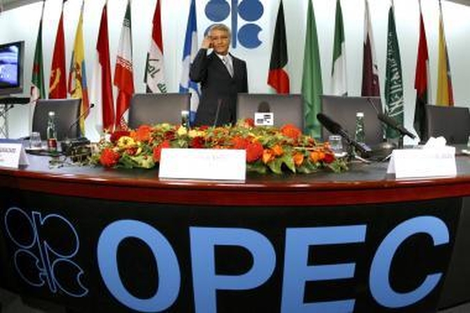 OPEC šalys ketina prisukti naftos čiaupą