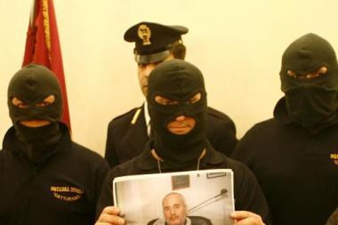 Džiaugsmas: 15 metų medžioklė davė rezultatą – antras pagal rangą "Cosa Nostros" vadovas sulaikytas.