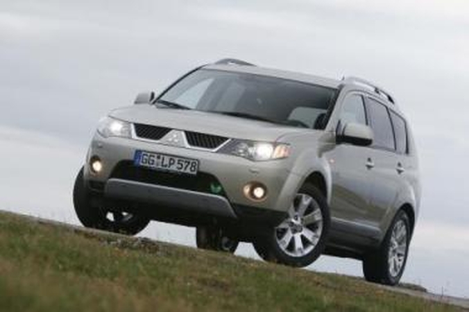 Naujų automobilių rinka – baimės įkaitė