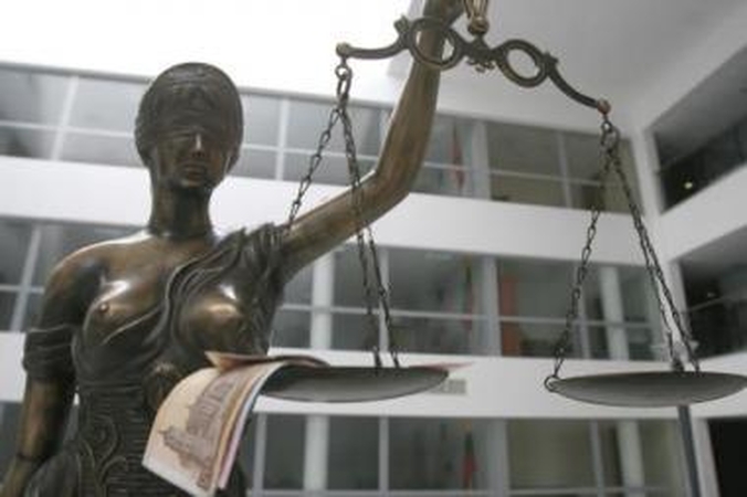 Įsipareigojimai: ieškinius net dėl menkų sumų teismams teikia ir kreditų bendrovės, ir išperkamosios nuomos įmonės.