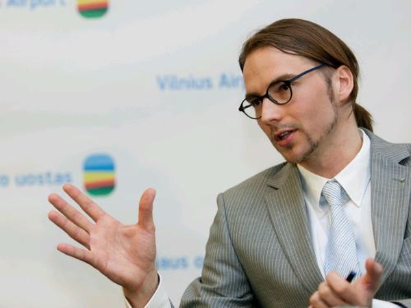Oro uostas – į jaunas rankas