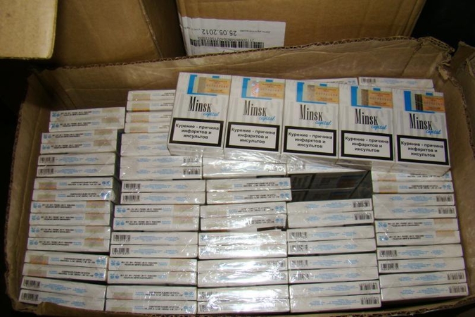 Nelegalūs cigarečių prekiautojai vengia mokėti baudas