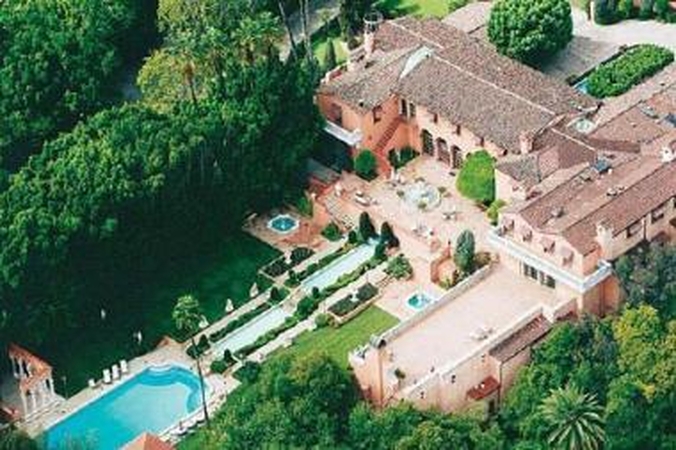 Reputacija: prabangi "Beverly House" vila įamžinta ir pasaulinio garso amerikiečių filmuose.