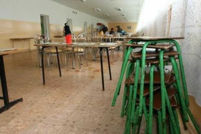 Įstrigo: net neatgaunančios skolų iš savivaldybės įmonės bandys ieškoti, kaip pamaitinti moksleivius.