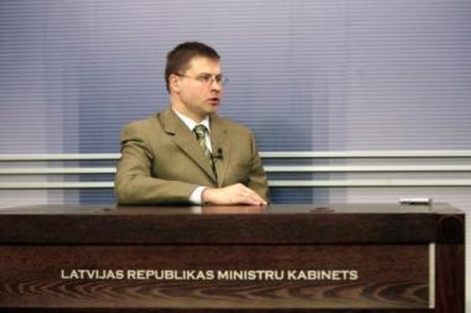 Gąsdina: V.Dombrovskis prakalbo apie įstatymą, kuris palengvintų gyventojų skolos bankams naštą, tačiau šiems suduotų rimtą smūgį.