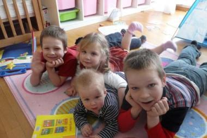 Laisvalaikis: A.Landsbergienei geriausias laikas – praleistas su atžalomis (iš kairės) Vilhelmu Konstantinu, Morta Sofija, Augustu Gabrieliumi ir mažąja Gertrūda Elena.