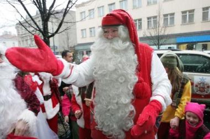 Trumpai: Vilniuje tikrasis Kalėdų Senelis teužsibuvo vieną dieną. Šiandien jis jau sukiojasi Kaune.