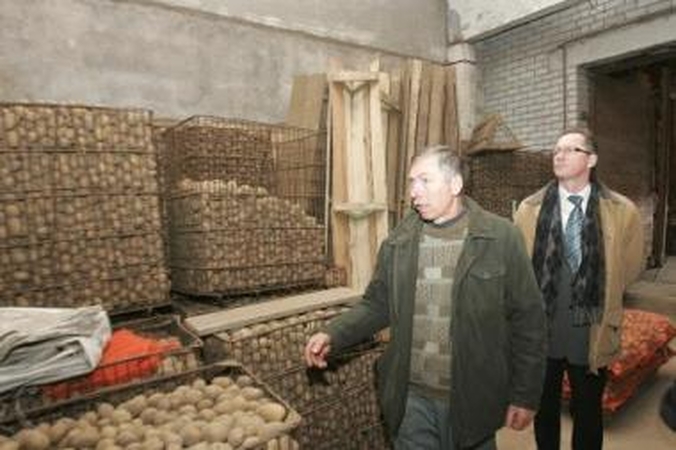 Taupiausi miestiečiai randa kelius pas ūkininkus