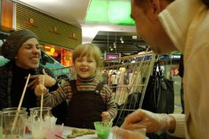 Duetas: G.Brakauskienei gaminti padeda dukra Smiltė.