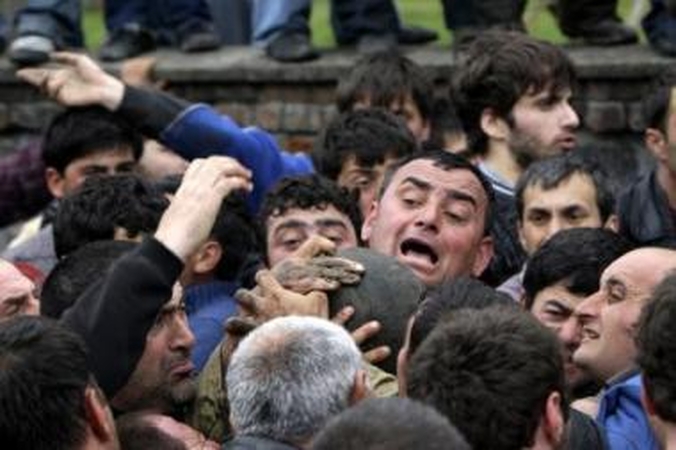 Nenuspėjama: dauguma gruzinų jau pavargo nuo revoliucijų, bet karštas kaukazietiškas kraujas neleidžia nurimti.
