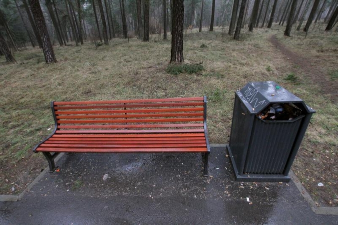 Klaipėdos poilsio parke – detektyvas dėl suoliukų