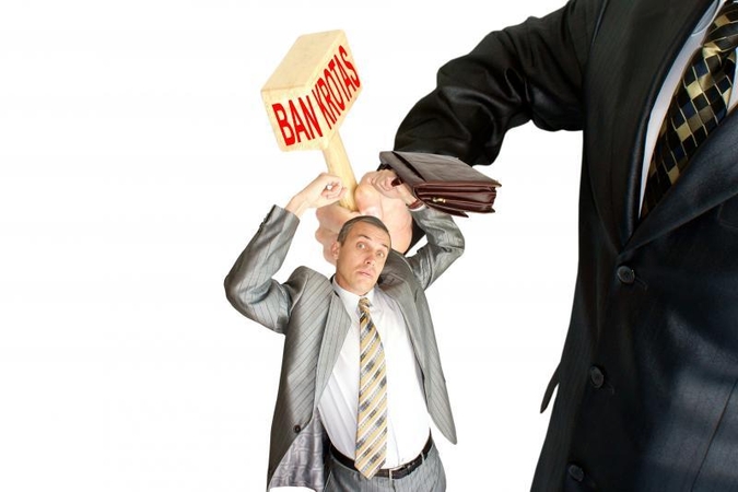 Juodkrantiškį verslininką nuo benamio likimo išgelbės tik bankrotas