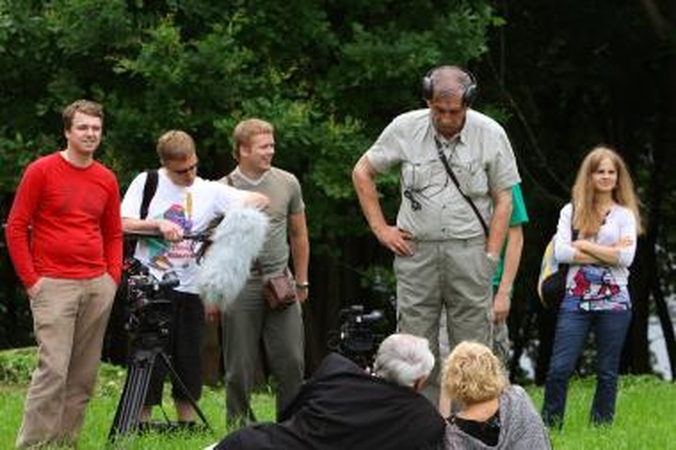 Tylos! Filmuojame "Moterų alėją"